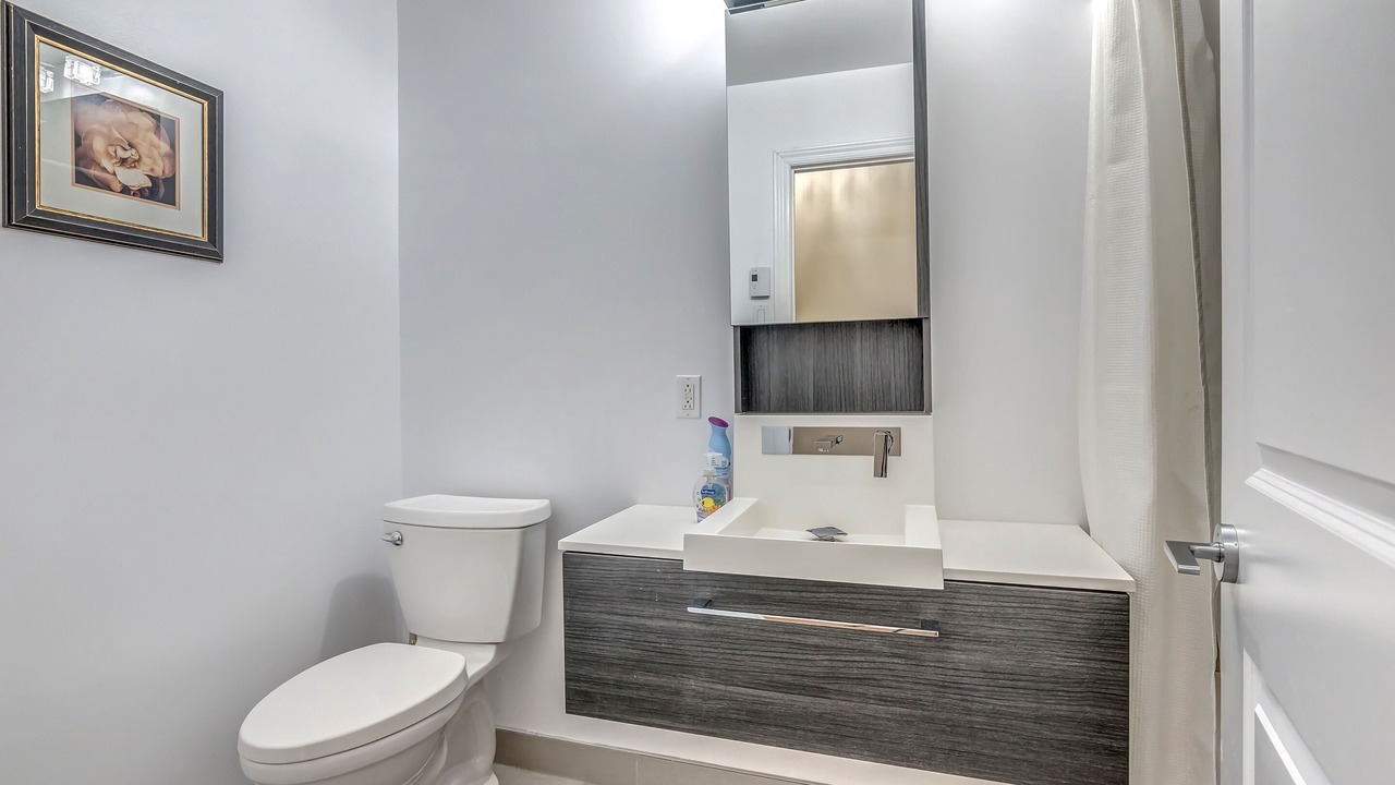 Photo of Bathroom in Cote-Des-Neiges—Notre-Dame-De-Grace