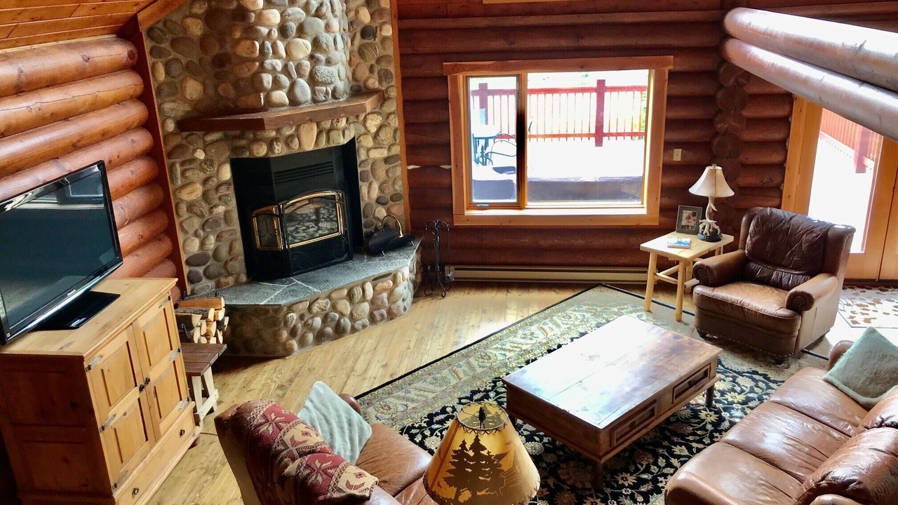 Photo of Livingroom in East Kootenay