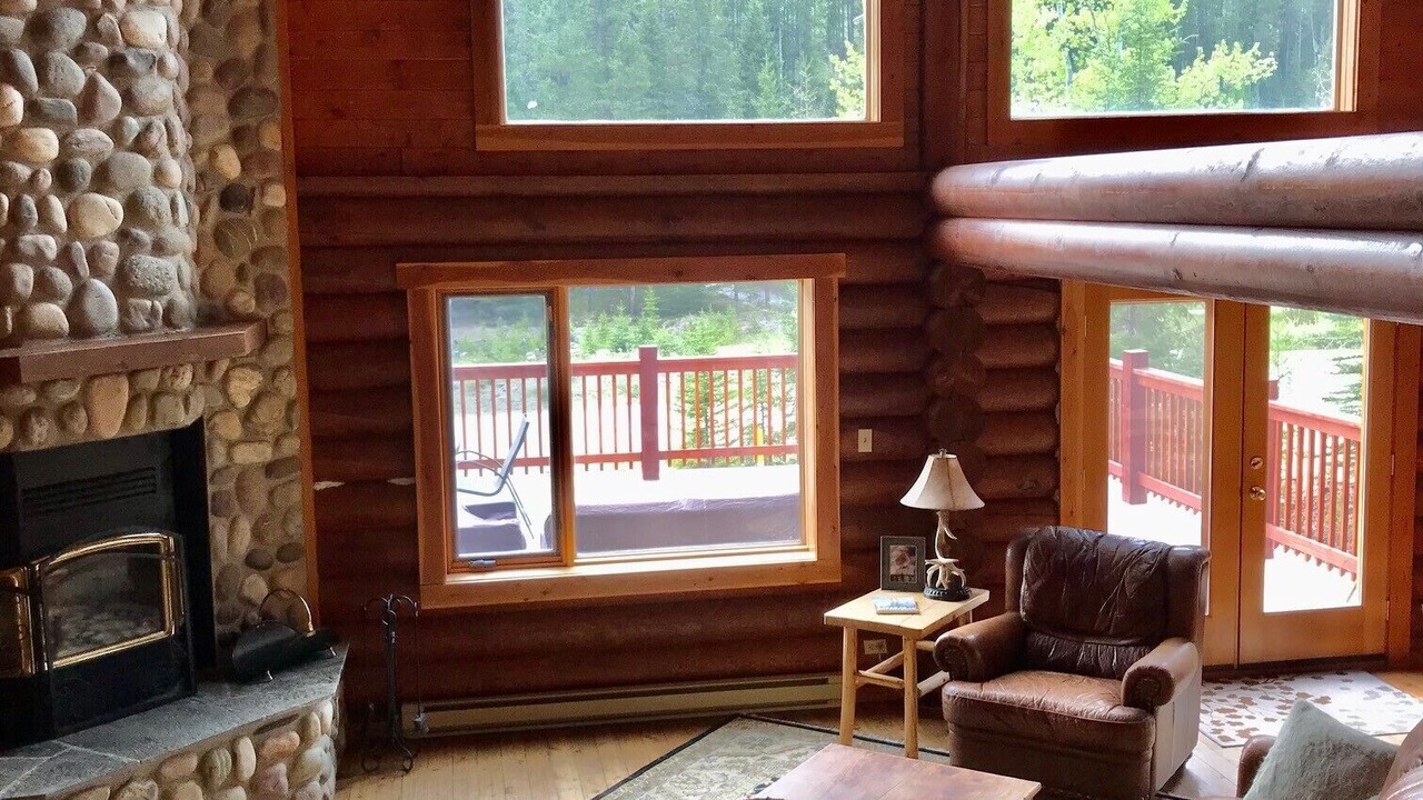 Photo of Livingroom in East Kootenay