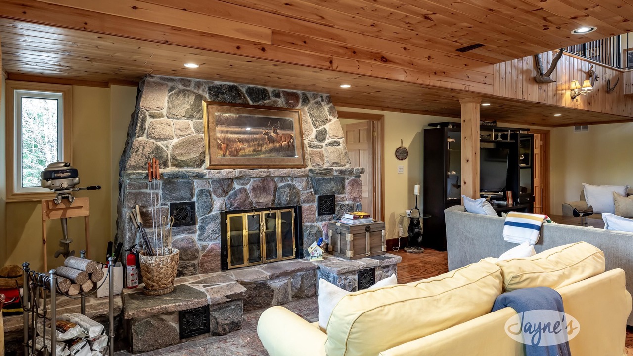Photo of Livingroom in Muskoka Lakes