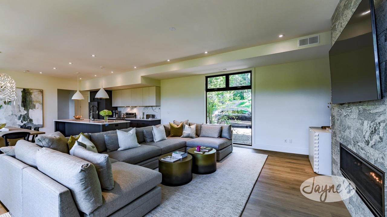 Photo of Livingroom in Gravenhurst