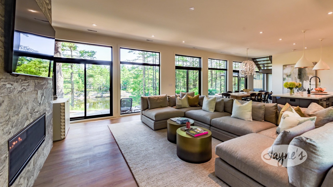 Photo of Livingroom in Gravenhurst