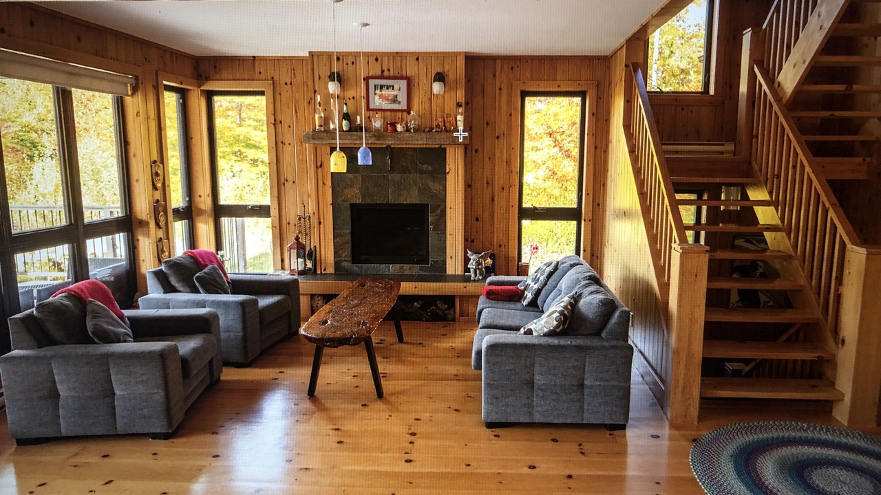 Photo of Livingroom in Bolton-Est