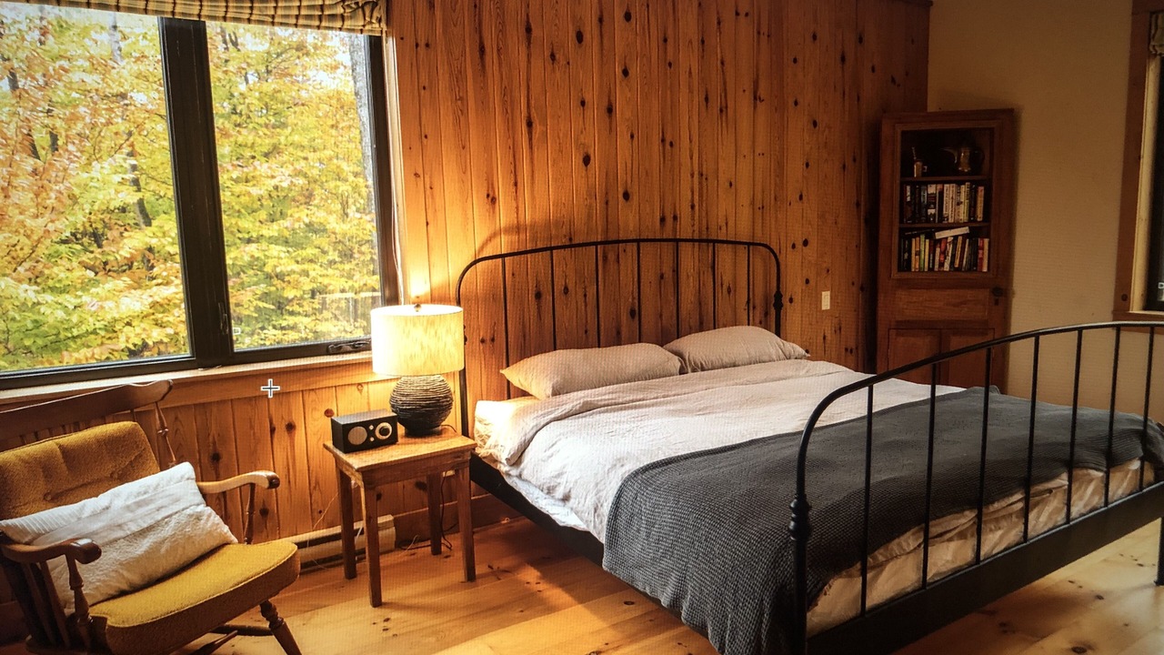 Photo of Bedroom in Bolton-Est