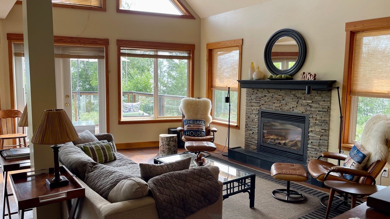Photo of Livingroom in Youbou