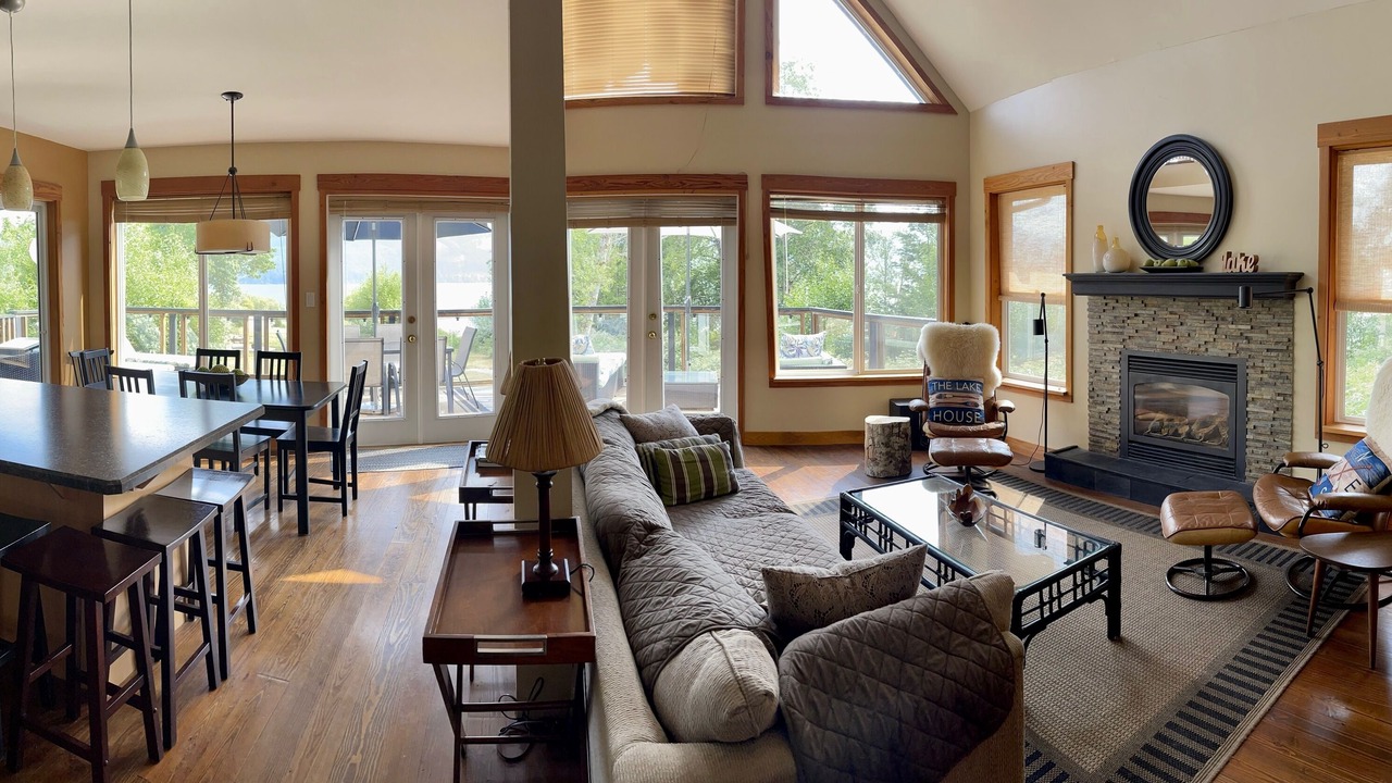 Photo of Livingroom in Youbou