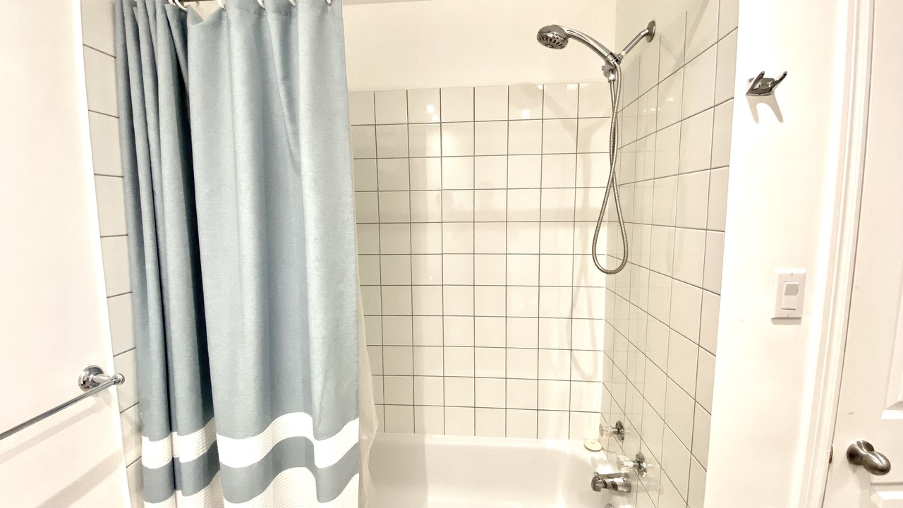 Photo of Bathroom in Longueuil