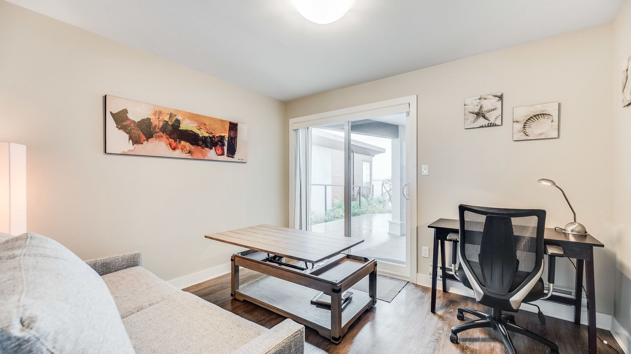 Photo of Livingroom in Saanich East