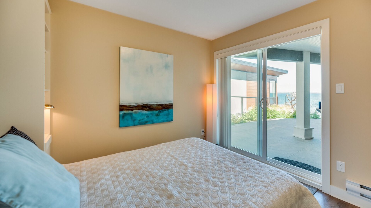 Photo of Bedroom in Saanich East