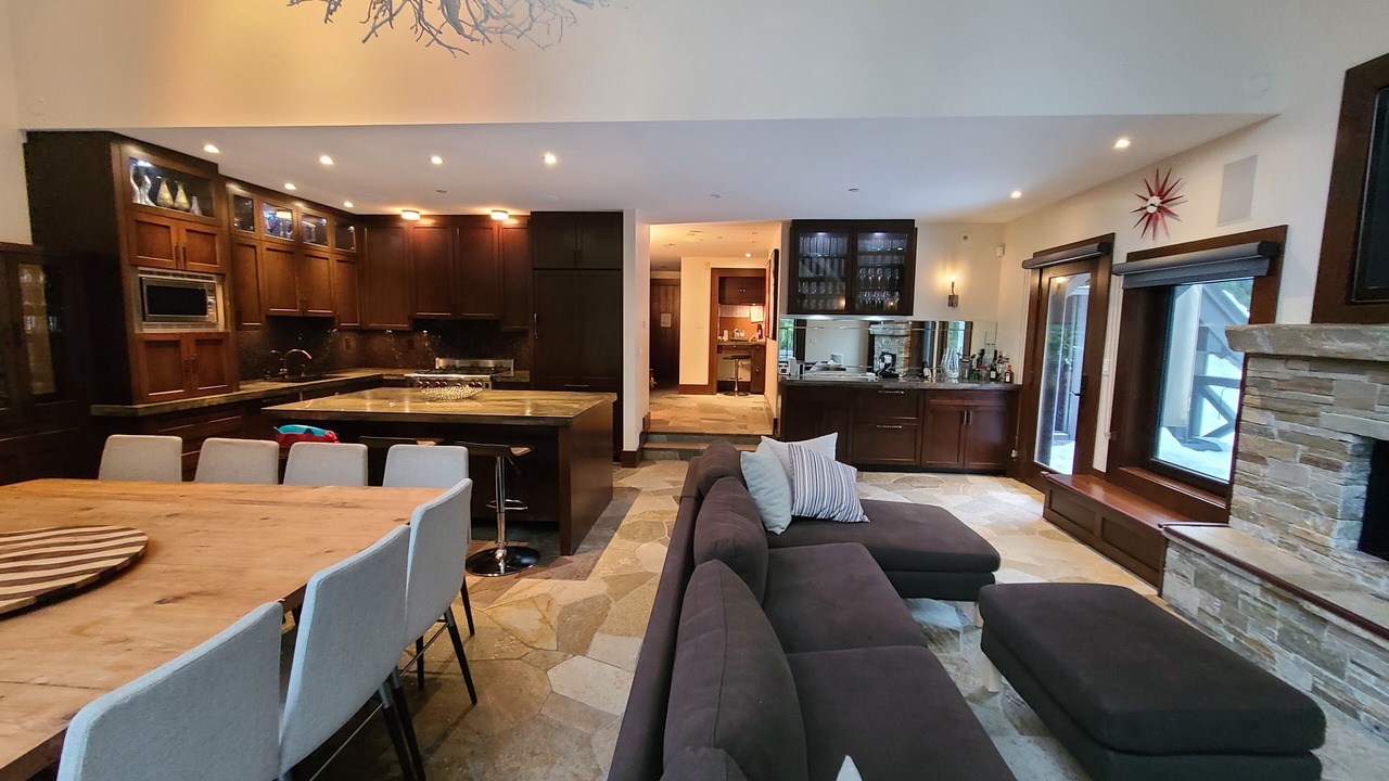 Photo of Livingroom in Upper Village