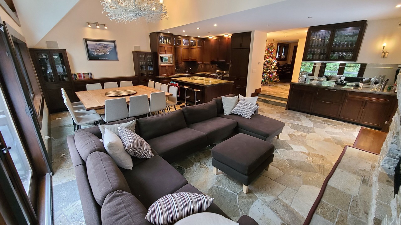 Photo of Livingroom in Upper Village