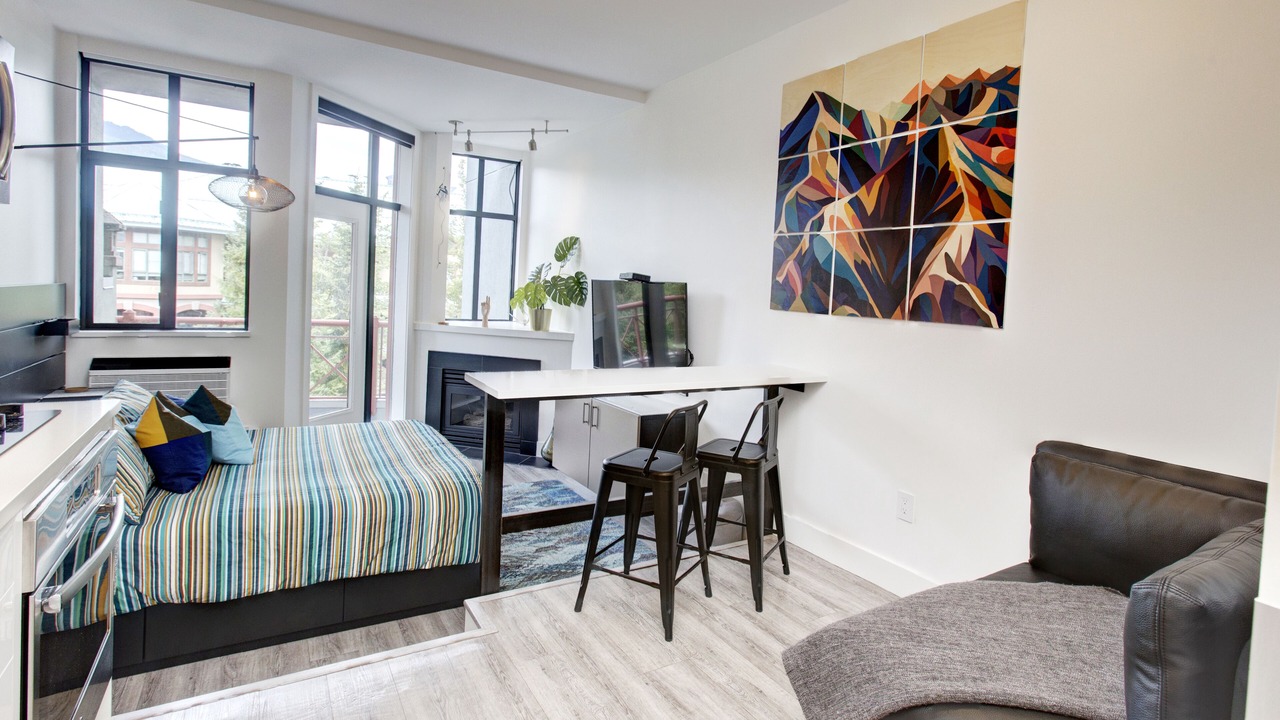 Photo of Livingroom in Whistler Cay Heights