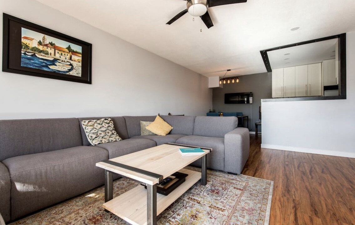 Photo of Livingroom in Riley Park
