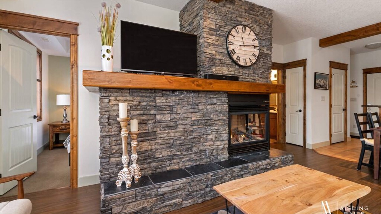 Photo of Livingroom in East Kootenay