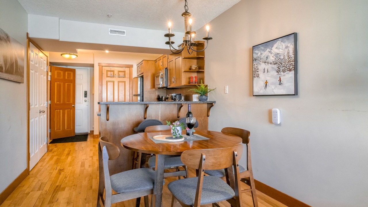 Photo of Livingroom in Cougar Creek