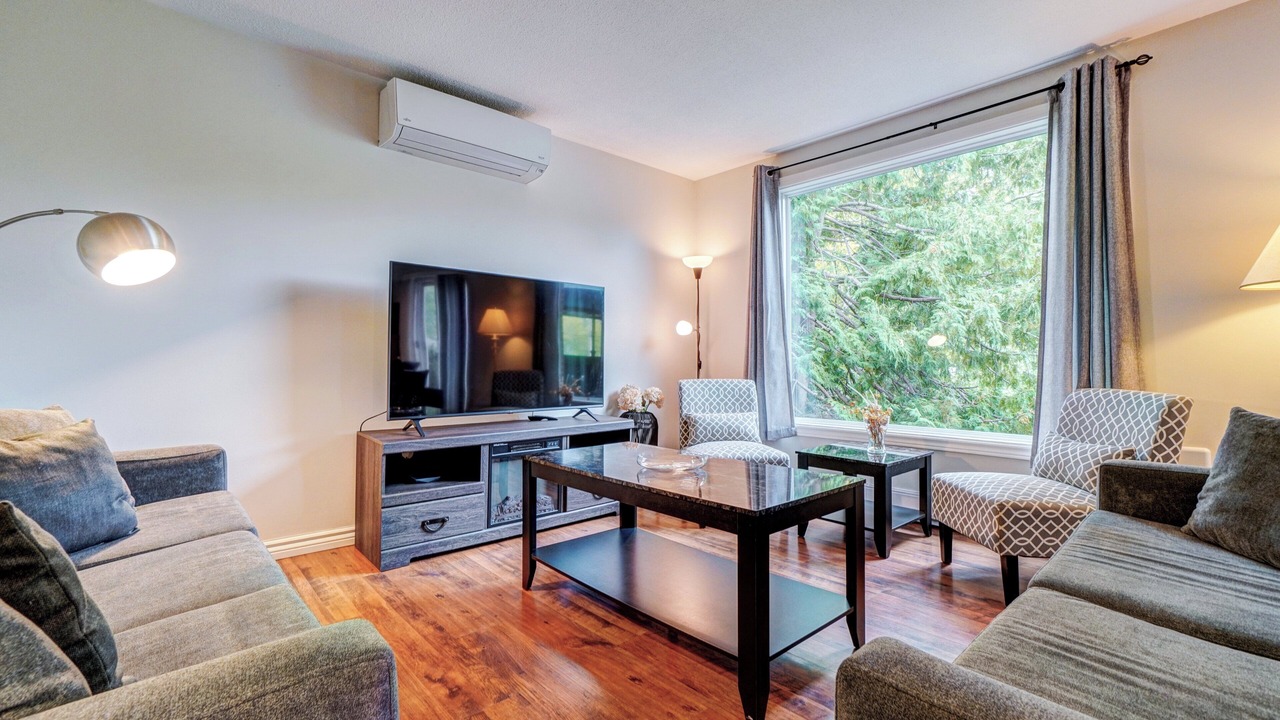 Photo of Livingroom in Wasaga Beach
