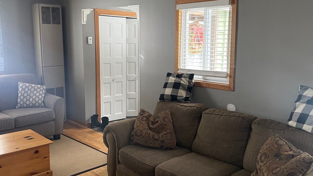 Photo of Livingroom in Lake of Bays