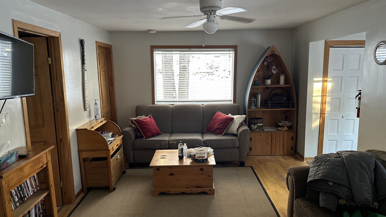 Photo of Livingroom in Lake of Bays