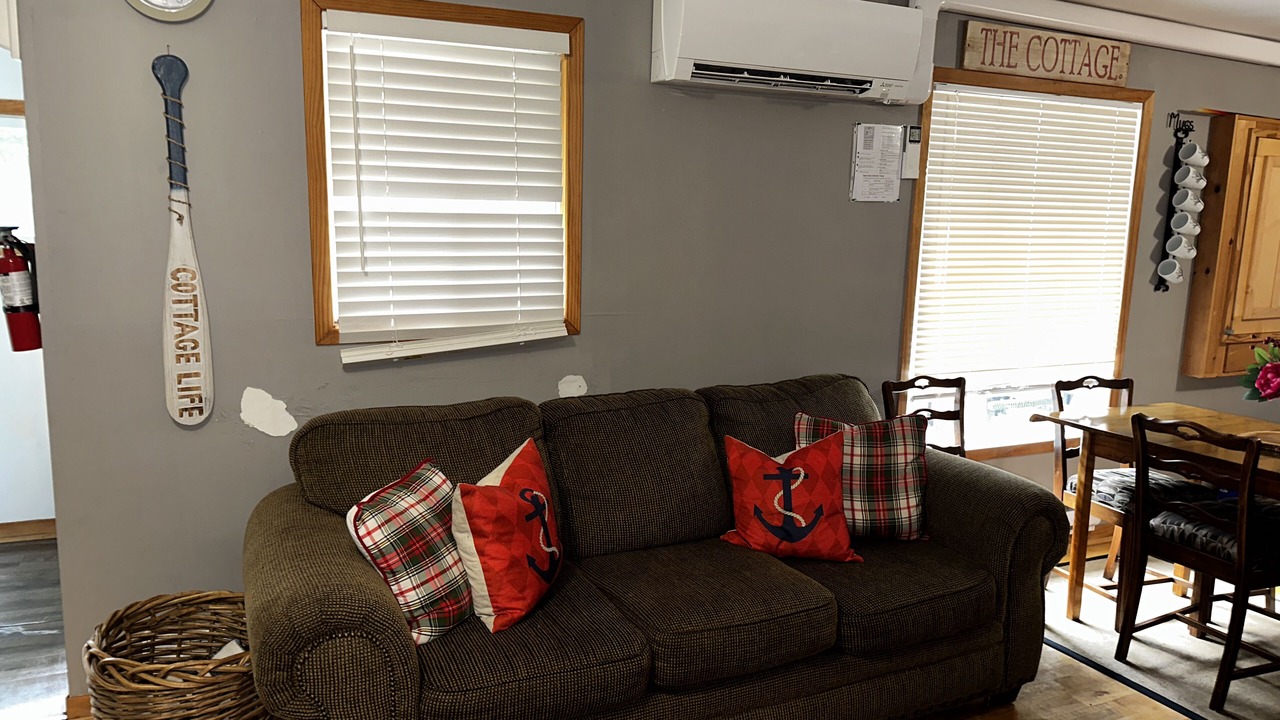 Photo of Livingroom in Lake of Bays
