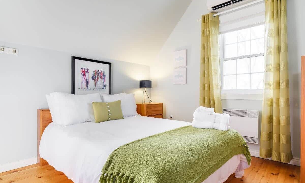 Photo of Bedroom in Aylmer