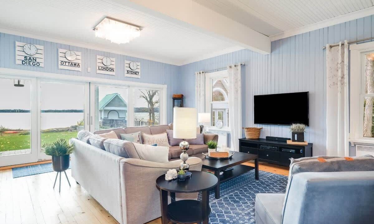 Photo of Livingroom in Aylmer