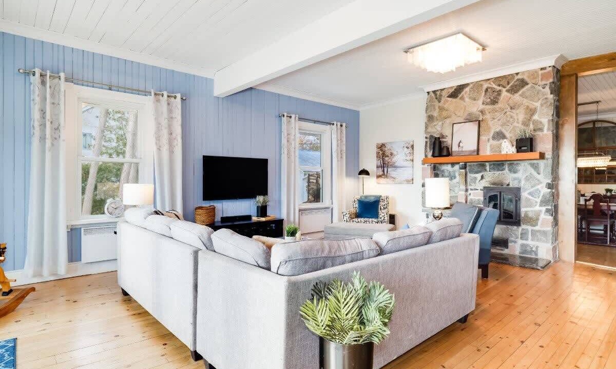 Photo of Livingroom in Aylmer