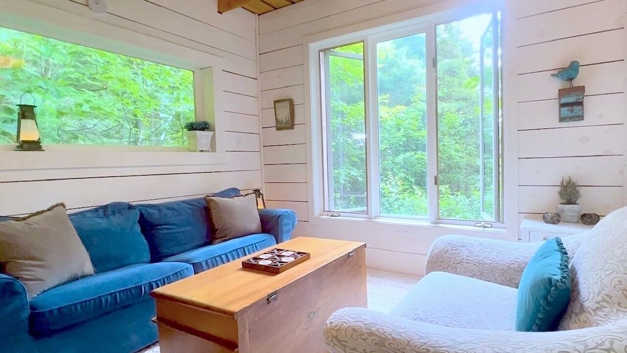 Photo of Livingroom in Unorganized Centre Parry Sound