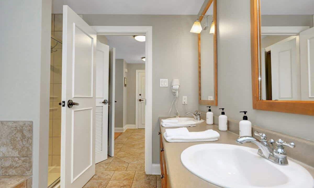 Photo of Bathroom in Calabogie