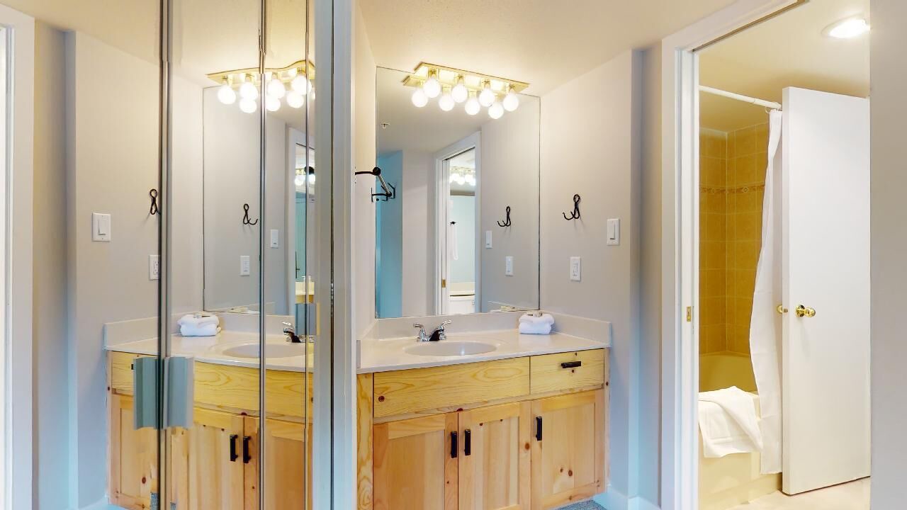 Photo of Bathroom in Upper Village