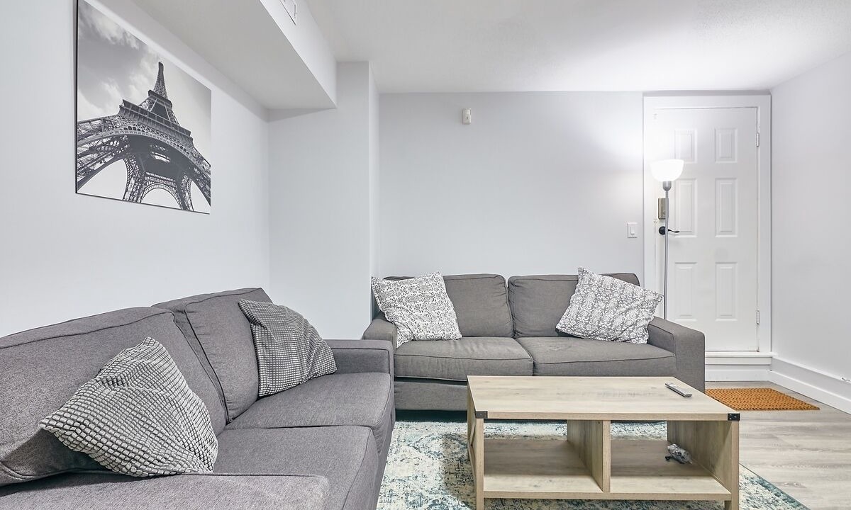 Photo of Livingroom in Guildford