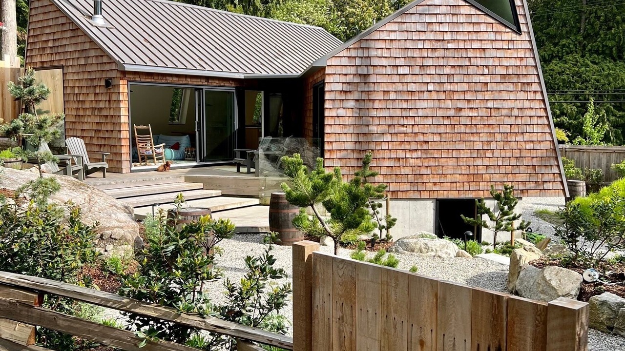 Photo of Patio Balcony in Roberts Creek