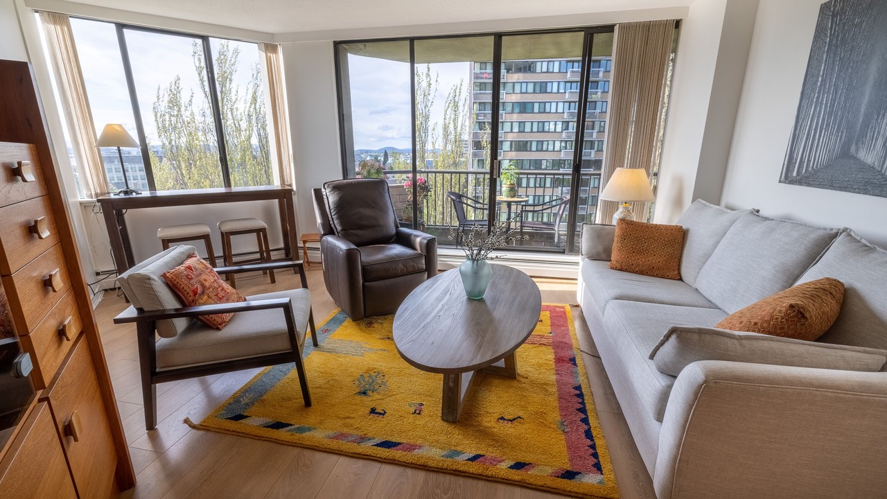 Photo of Livingroom in James Bay