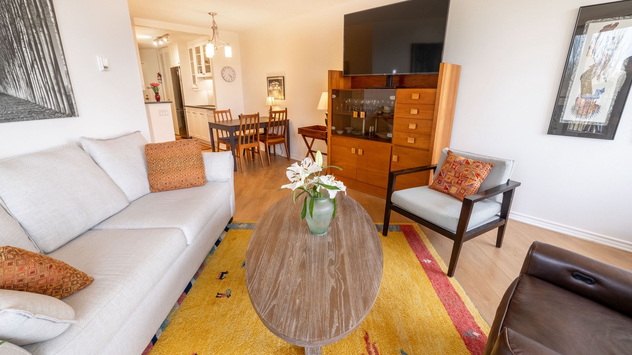 Photo of Livingroom in James Bay