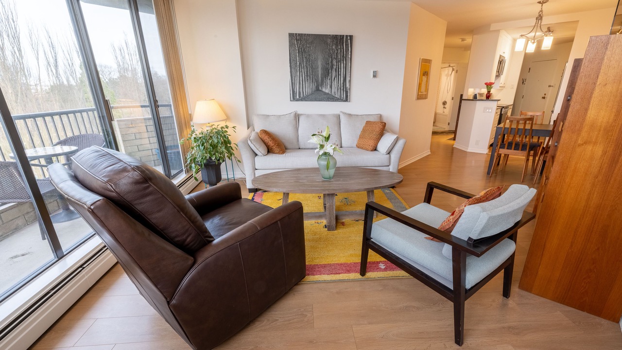 Photo of Livingroom in James Bay