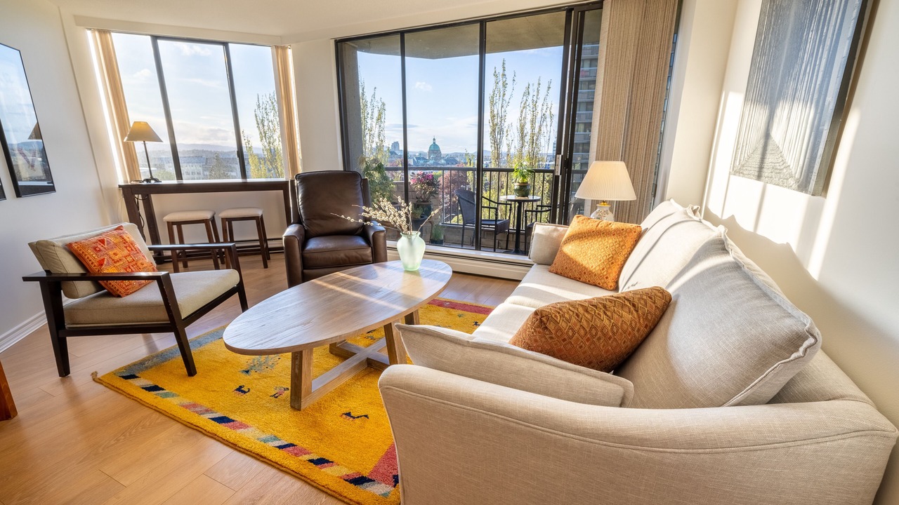 Photo of Livingroom in James Bay