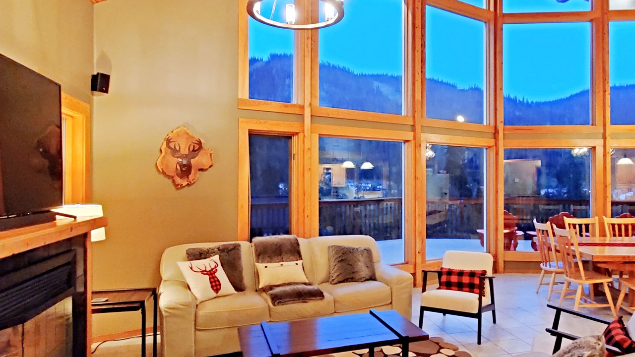 Photo of Livingroom in Sunburst Estates