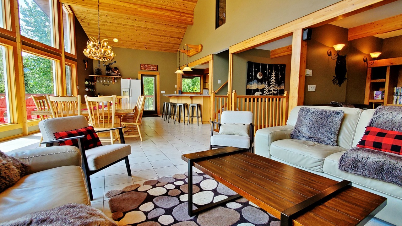 Photo of Livingroom in Sunburst Estates