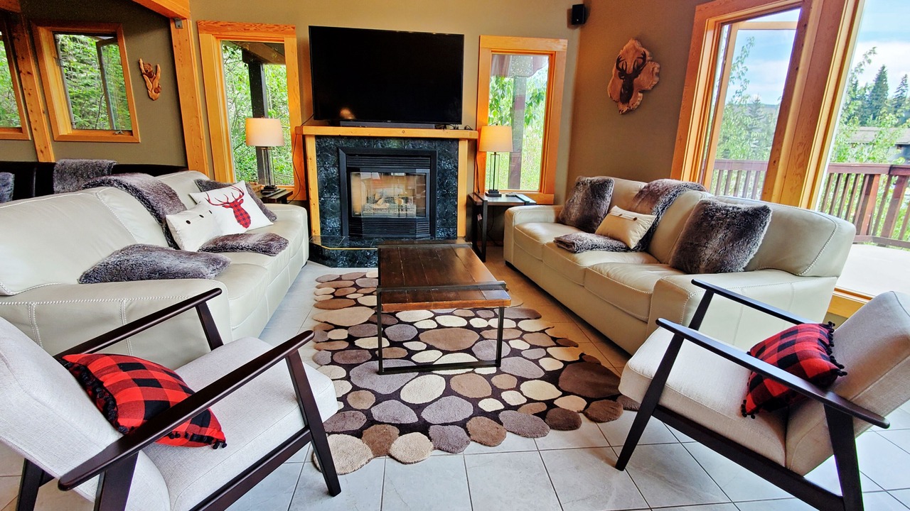 Photo of Livingroom in Sunburst Estates