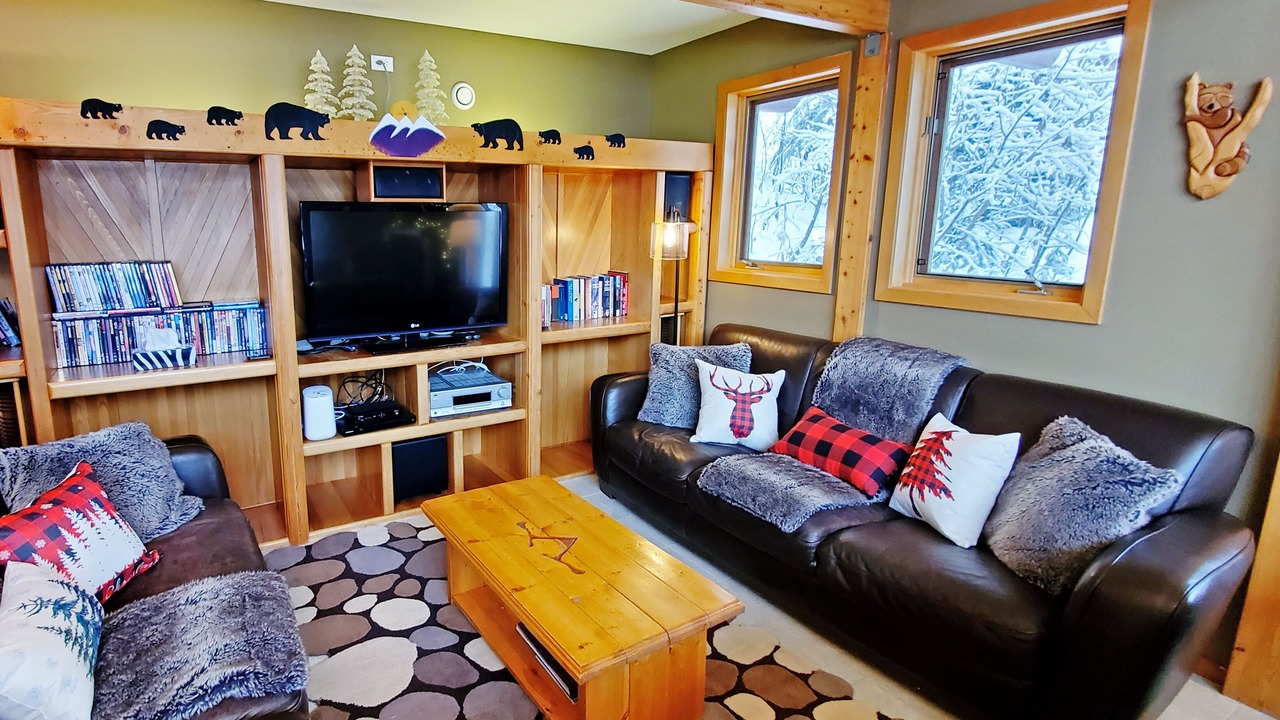 Photo of Livingroom in Sunburst Estates