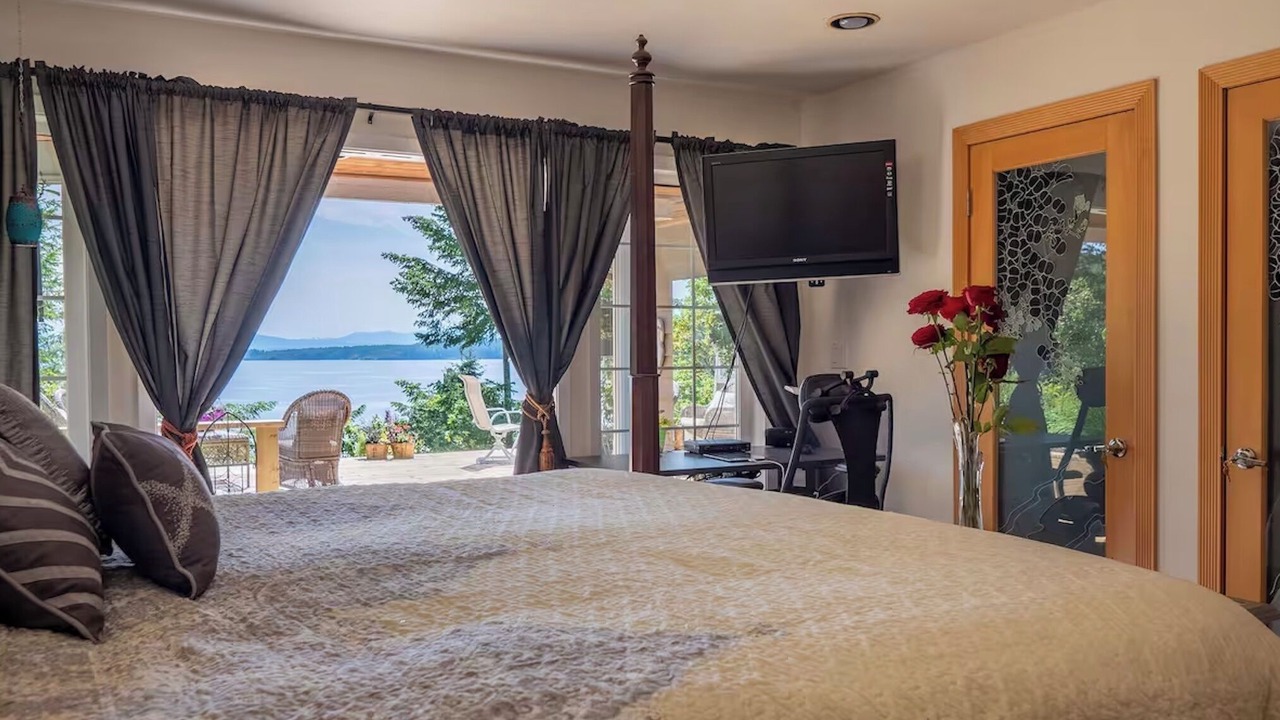 Photo of Bedroom in Halfmoon Bay