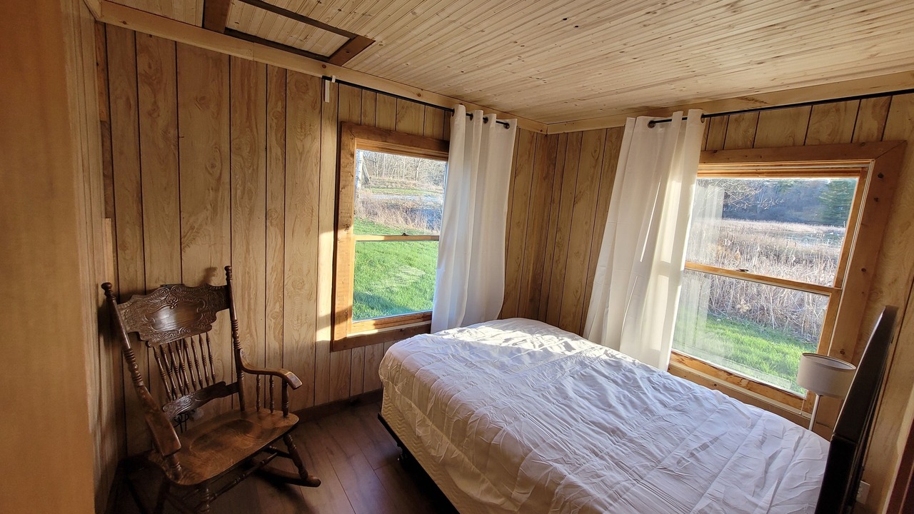 Photo of Bedroom in Howe Island