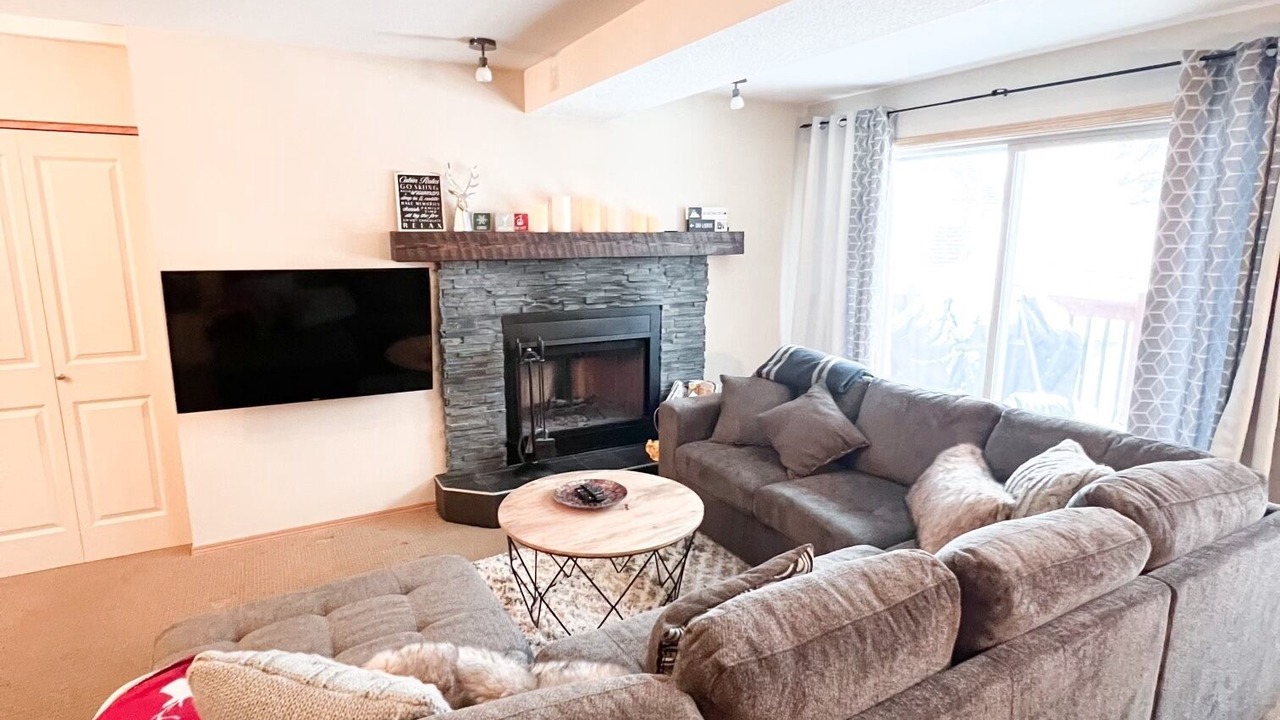 Photo of Livingroom in East Kootenay