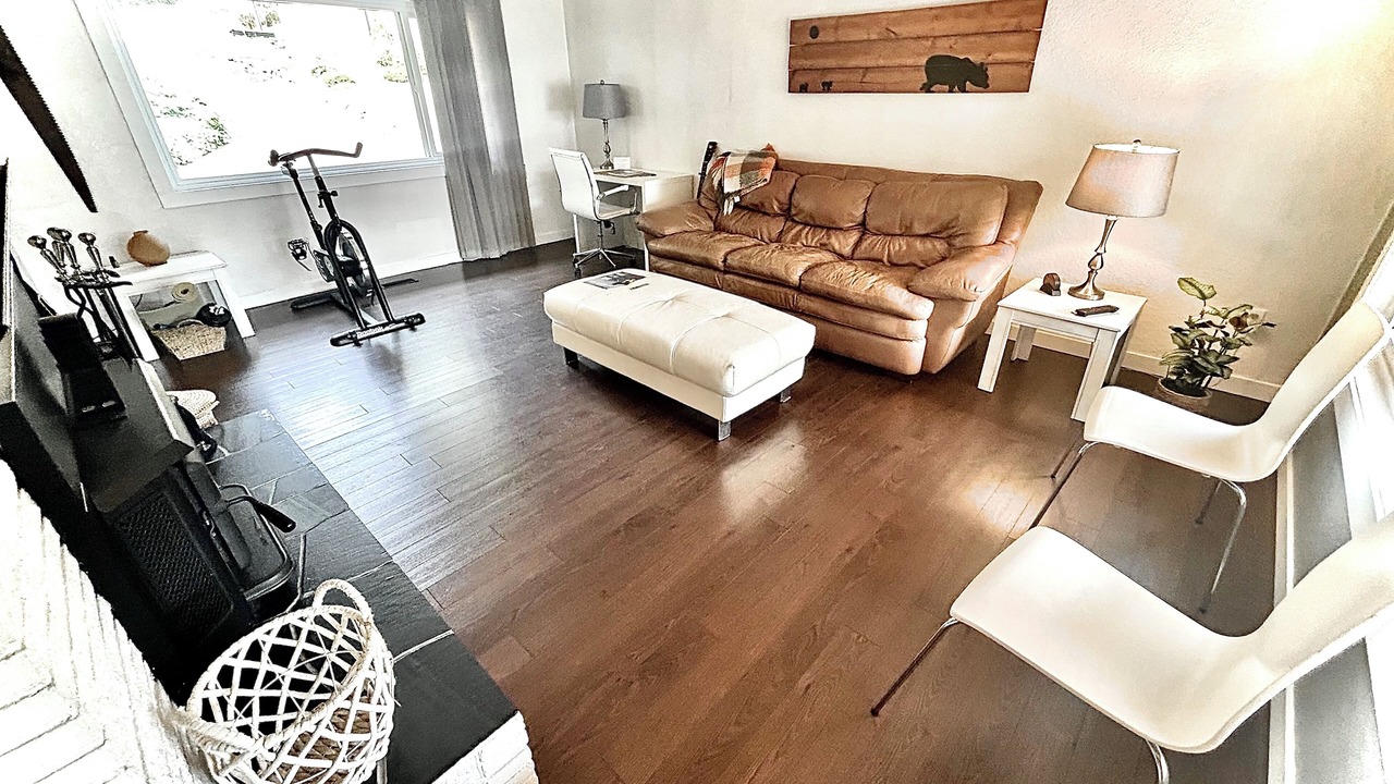 Photo of Livingroom in Shawnigan Lake