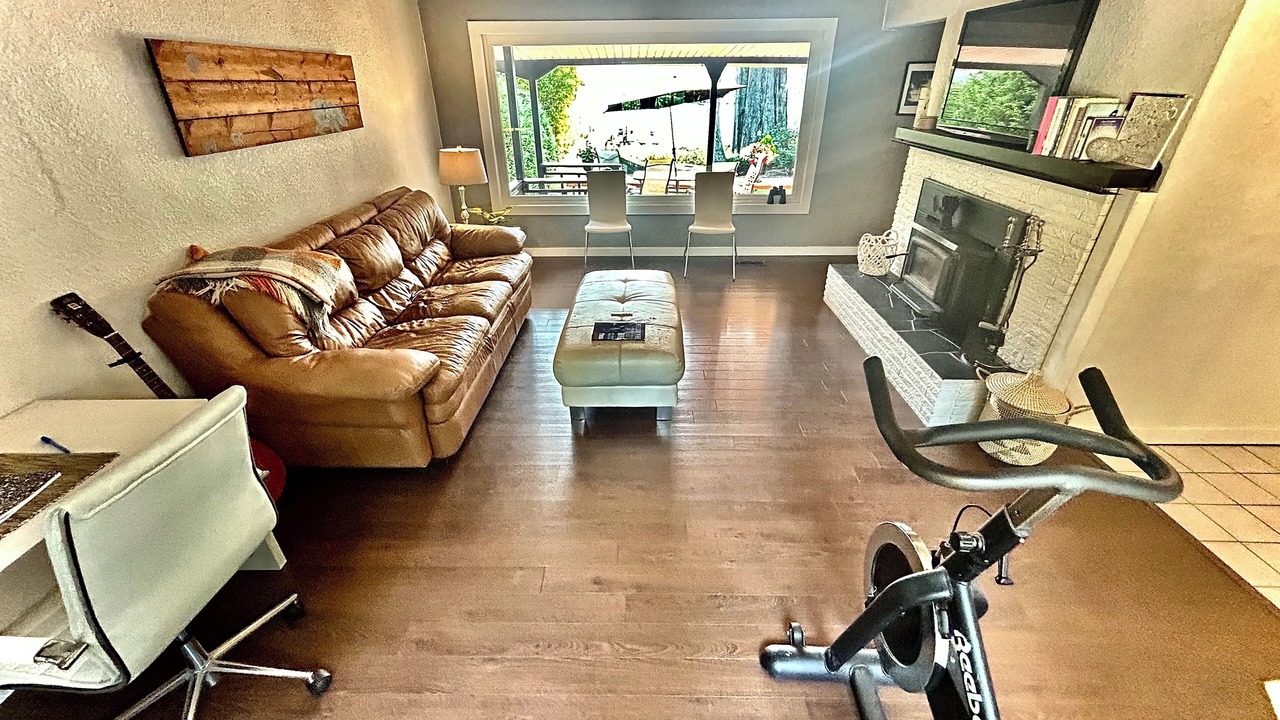 Photo of Livingroom in Shawnigan Lake