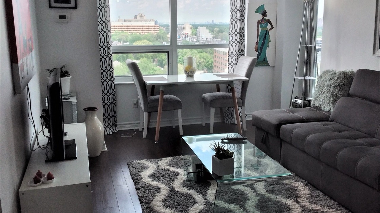 Photo of Livingroom in Englemount - Lawrence