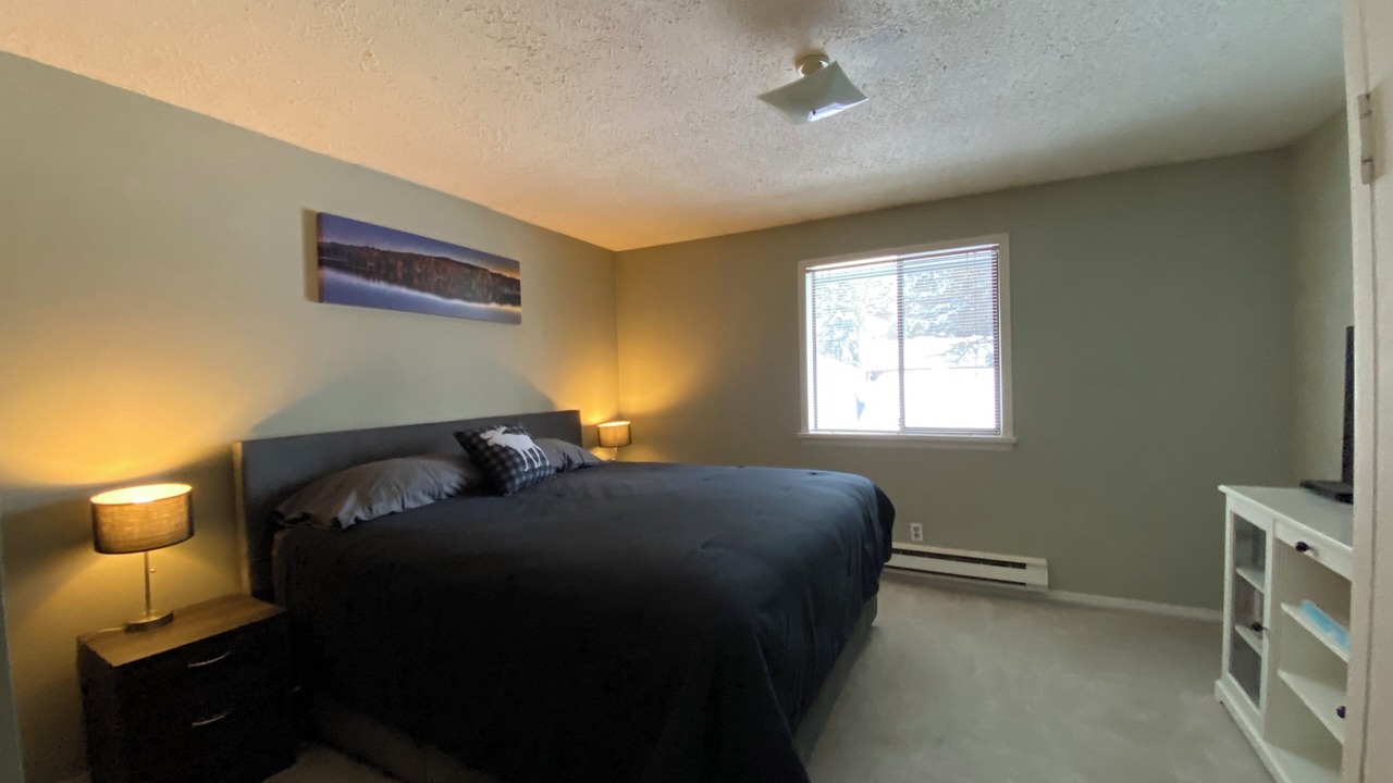Photo of Bedroom in Deka Lake