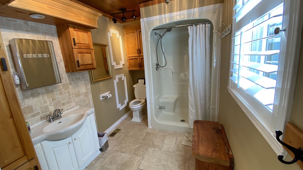 Photo of Bathroom in Dysart et al
