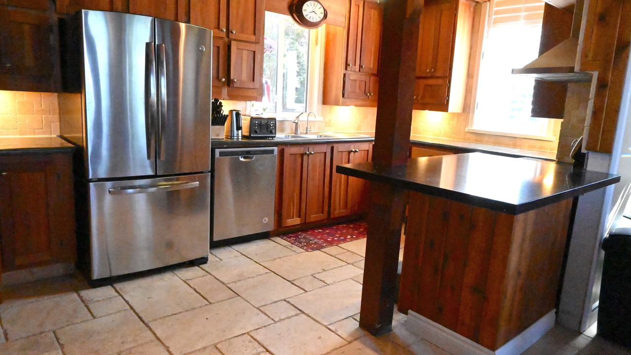 Photo of Kitchen in Dysart et al