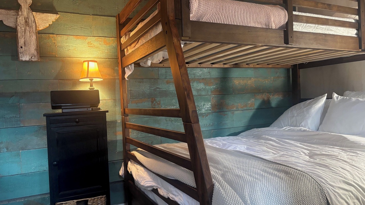 Photo of Bedroom in Madeira Park