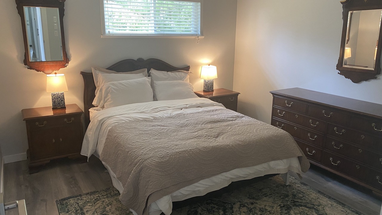 Photo of Bedroom in Madeira Park